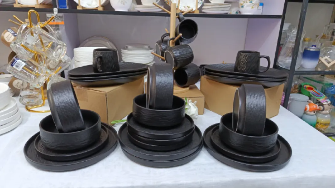 Black Textured Ceramic Dinnerware Set