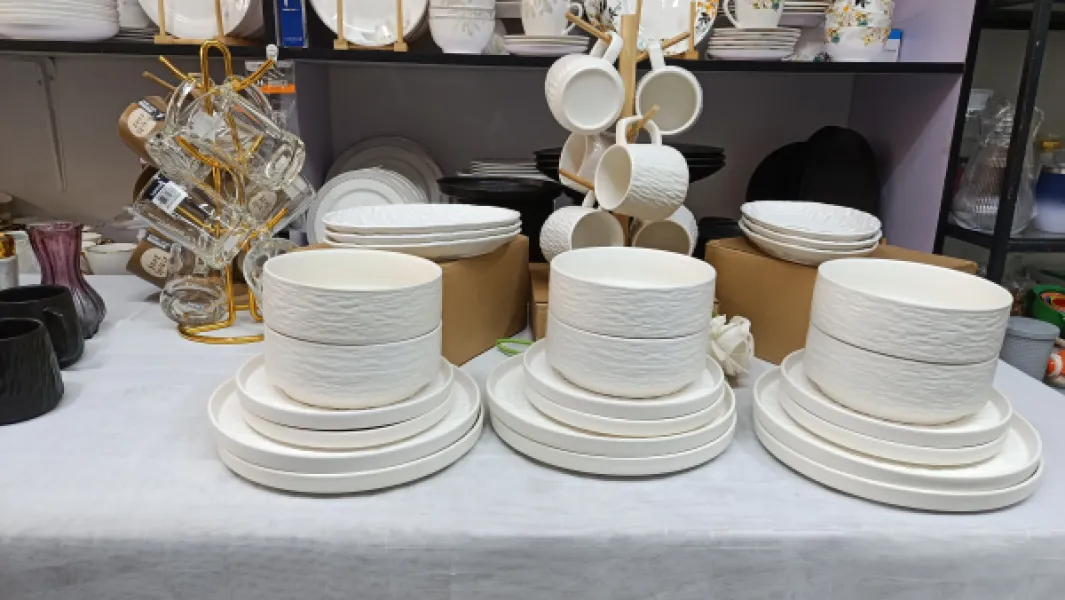 White Textured Ceramic Dinnerware Set