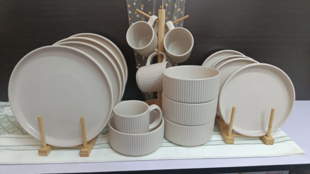 Beige Ribbed Ceramic Dinnerware Set