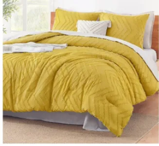 Tufted Duvet with 1 bedsheet and 4 pillow cases.