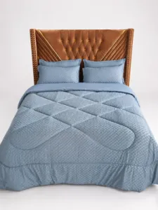 Tufted Duvet with 1 bedsheet and 4 pillow cases.