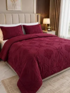 Tufted Duvet with 1 bedsheet and 4 pillow cases.
