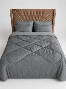 Tufted Duvet with 1 bedsheet and 4 pillow cases.